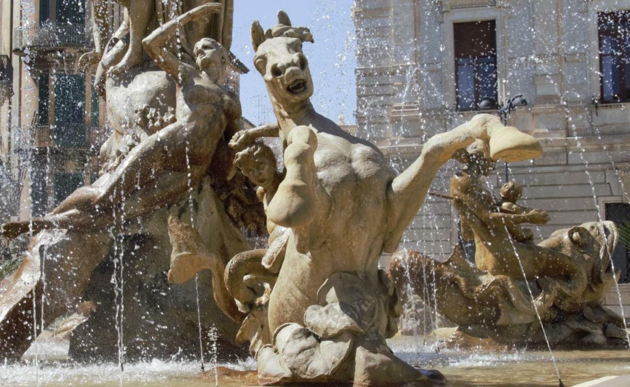 Casa Nagale- Una Suite Di Charme Nel Cuore Di Ortigia A 50 Mt Dal Mare Syracuse Exterior foto